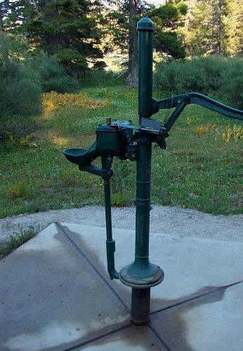 Water handpump